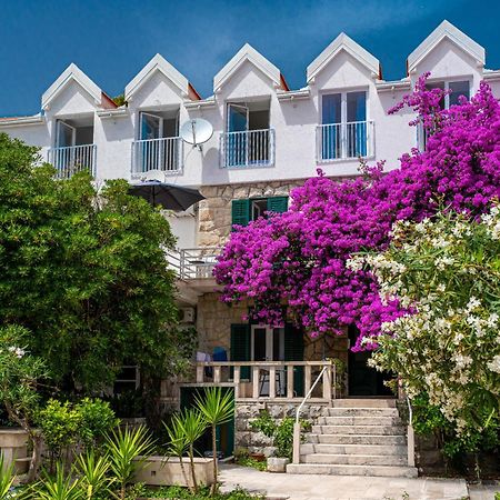Aurora Beachfront Luxury Rooms&Suites เบรลา ภายนอก รูปภาพ