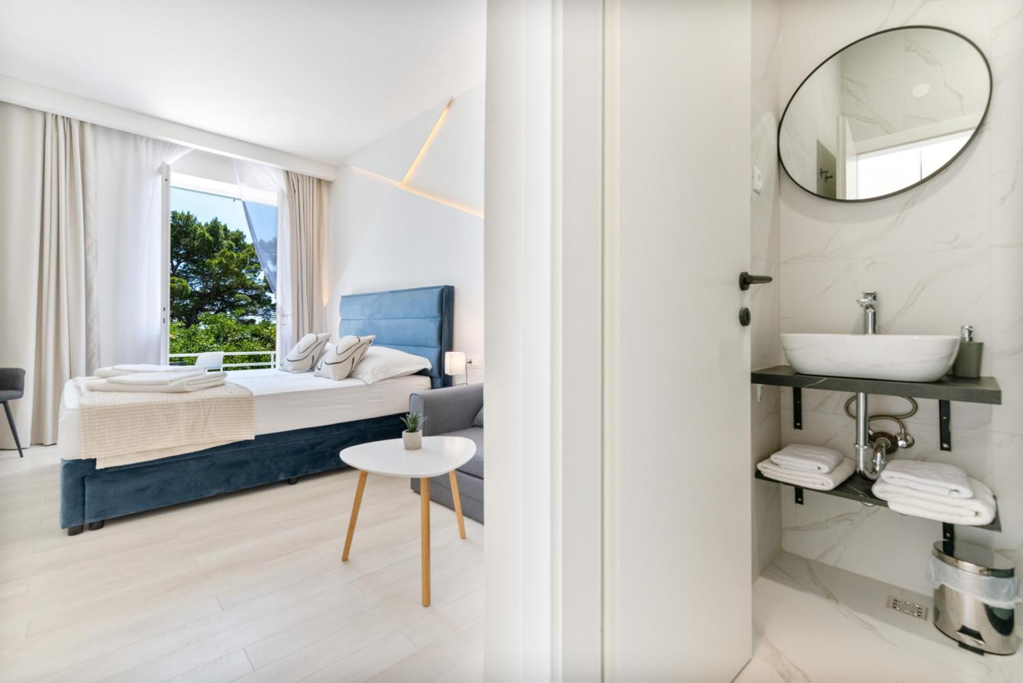 Aurora Beachfront Luxury Rooms&Suites เบรลา ภายนอก รูปภาพ