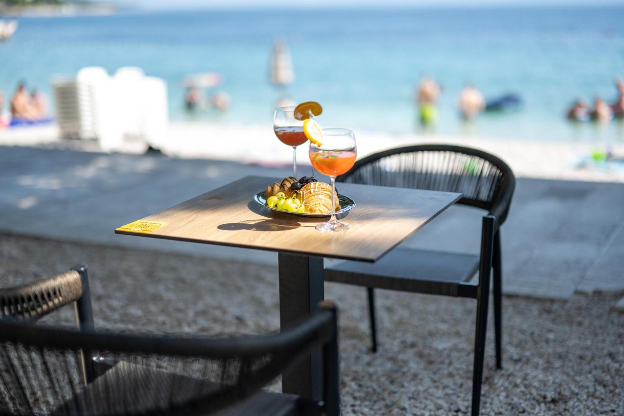 Aurora Beachfront Luxury Rooms&Suites เบรลา ภายนอก รูปภาพ