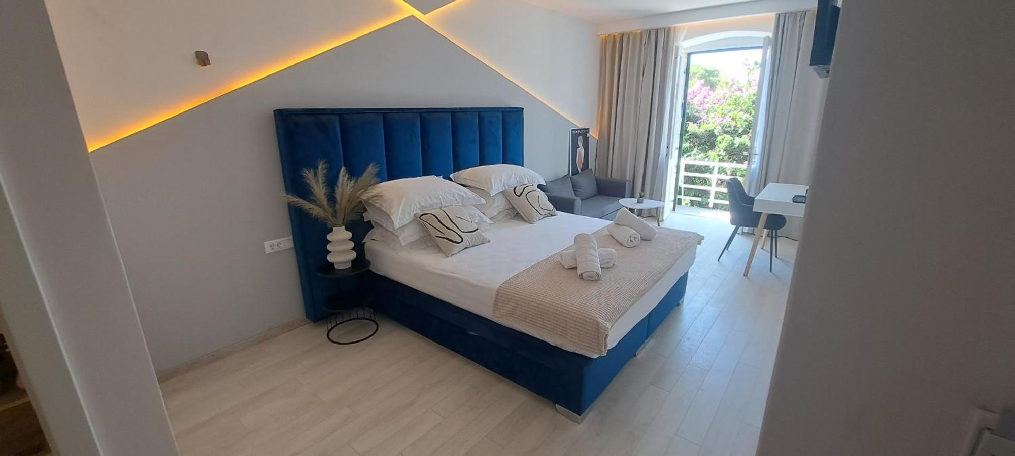 Aurora Beachfront Luxury Rooms&Suites เบรลา ภายนอก รูปภาพ