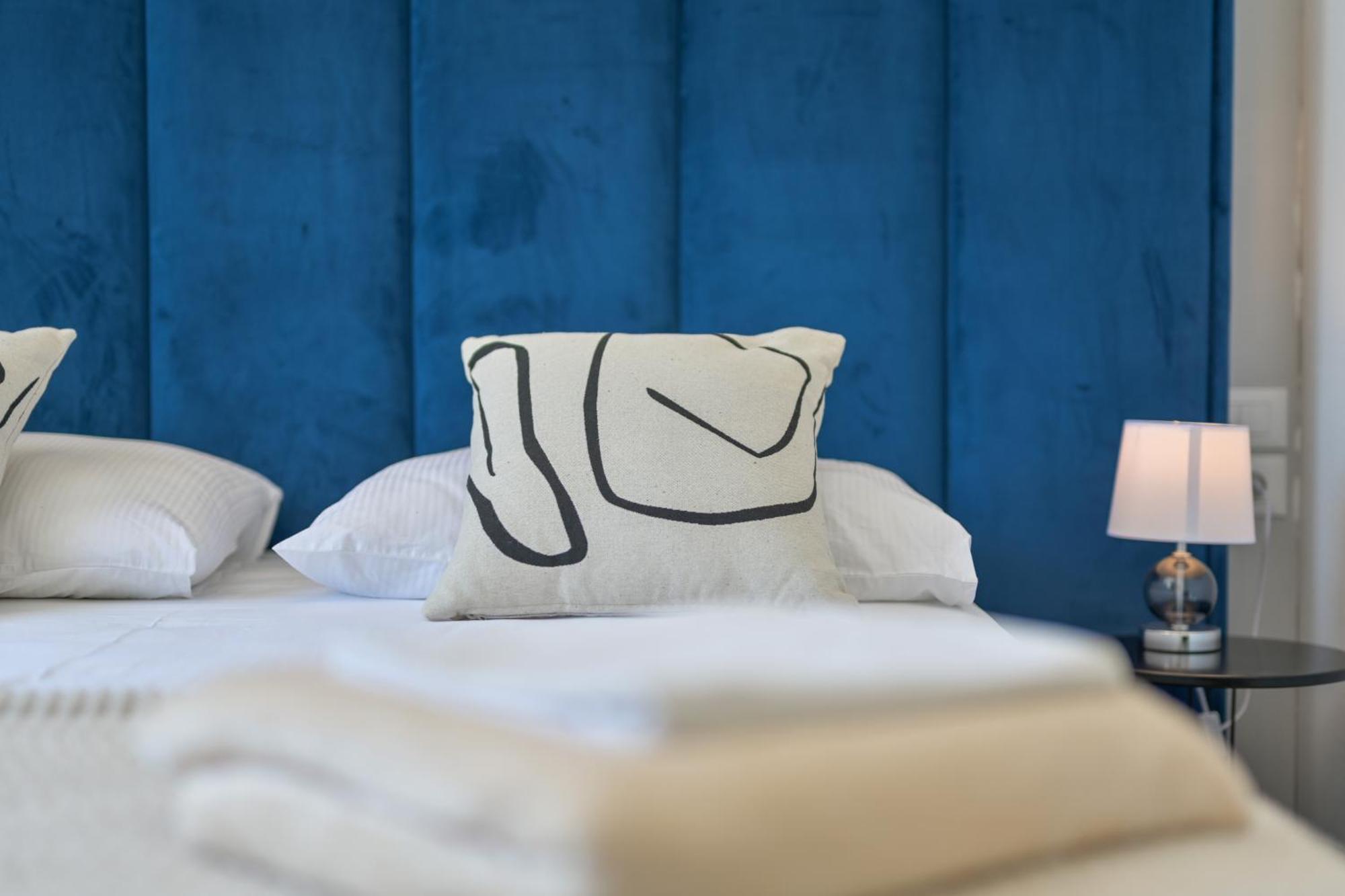 Aurora Beachfront Luxury Rooms&Suites เบรลา ภายนอก รูปภาพ