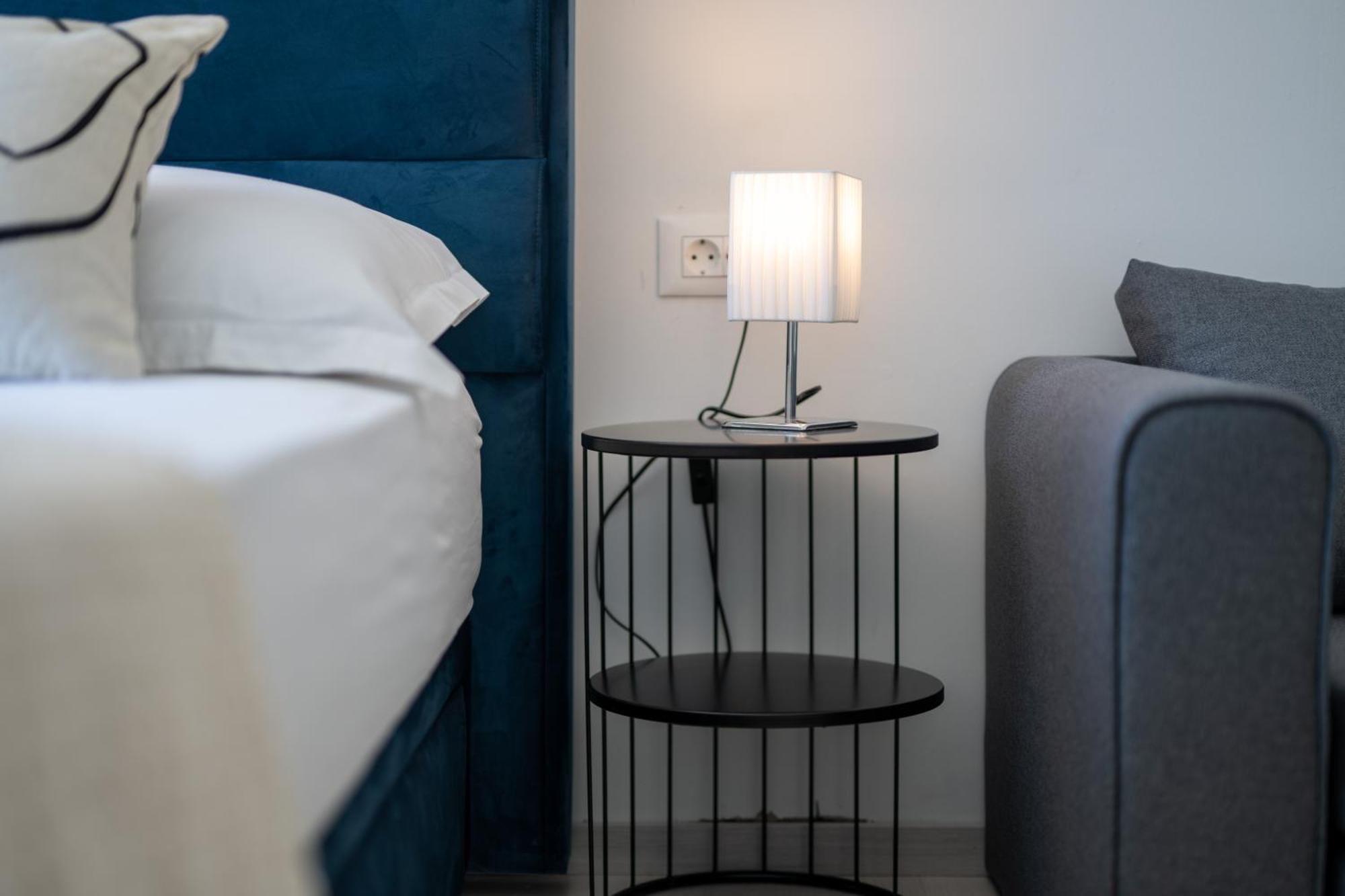 Aurora Beachfront Luxury Rooms&Suites เบรลา ภายนอก รูปภาพ