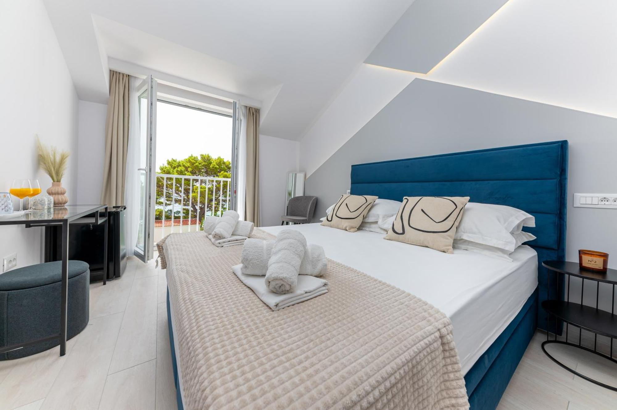 Aurora Beachfront Luxury Rooms&Suites เบรลา ภายนอก รูปภาพ