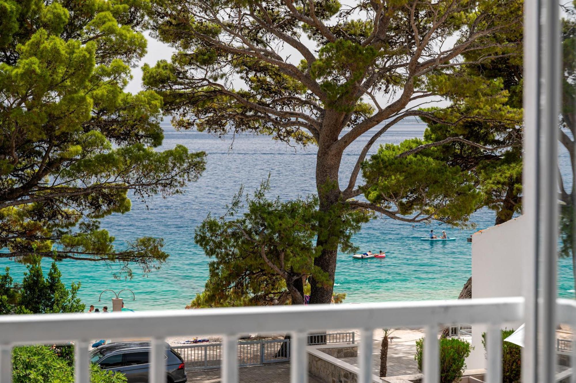 Aurora Beachfront Luxury Rooms&Suites เบรลา ภายนอก รูปภาพ